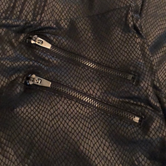 NEW Bebe Black Snakeskin Foiled 4-Zip Leggings - Picture 3 of 5